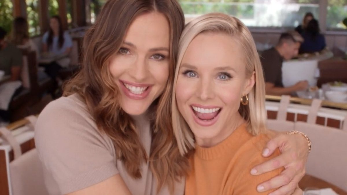 Kristen Bell And Jennifer Garner Want Pregnant Women To Rip Up Their Birth Plans Right Now